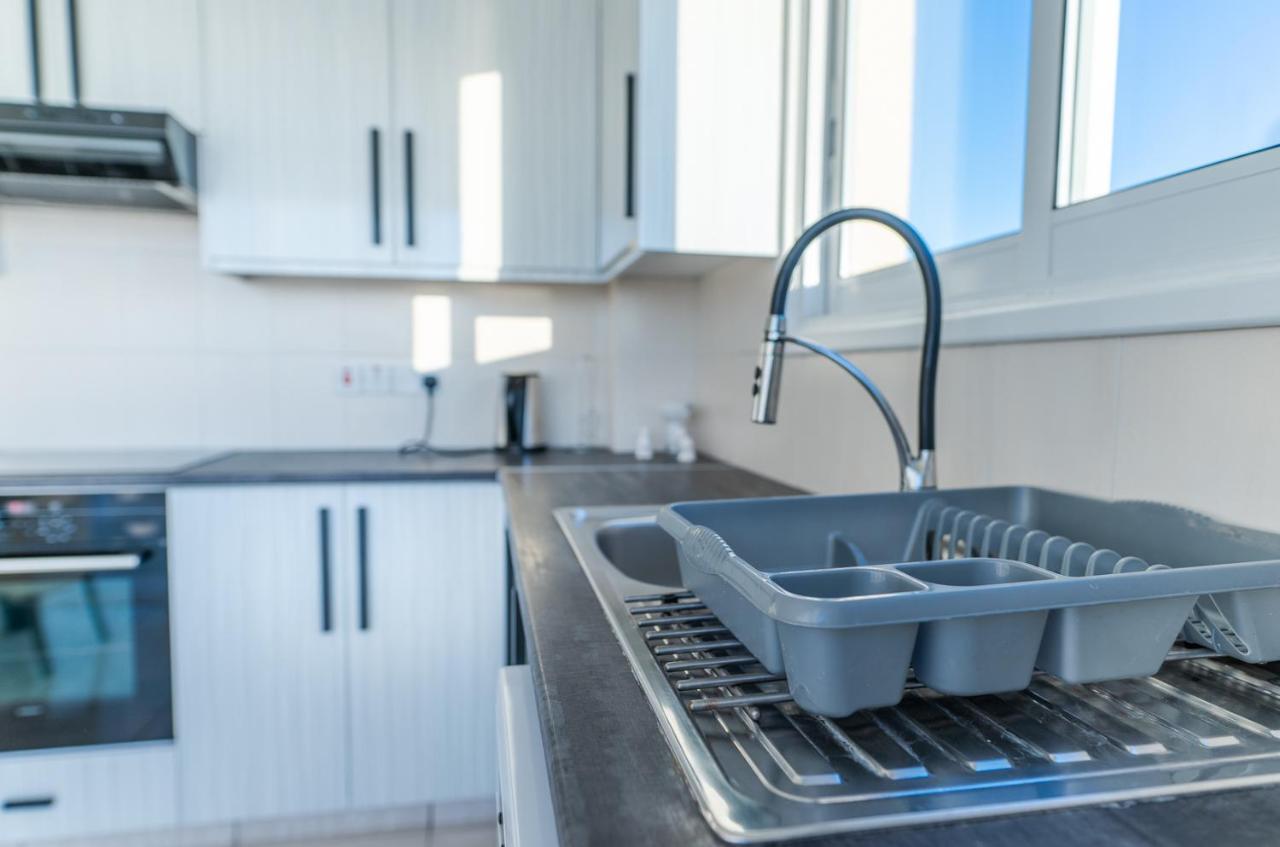Makenzy Seaview Penthouse Apartman Lárnaka Kültér fotó