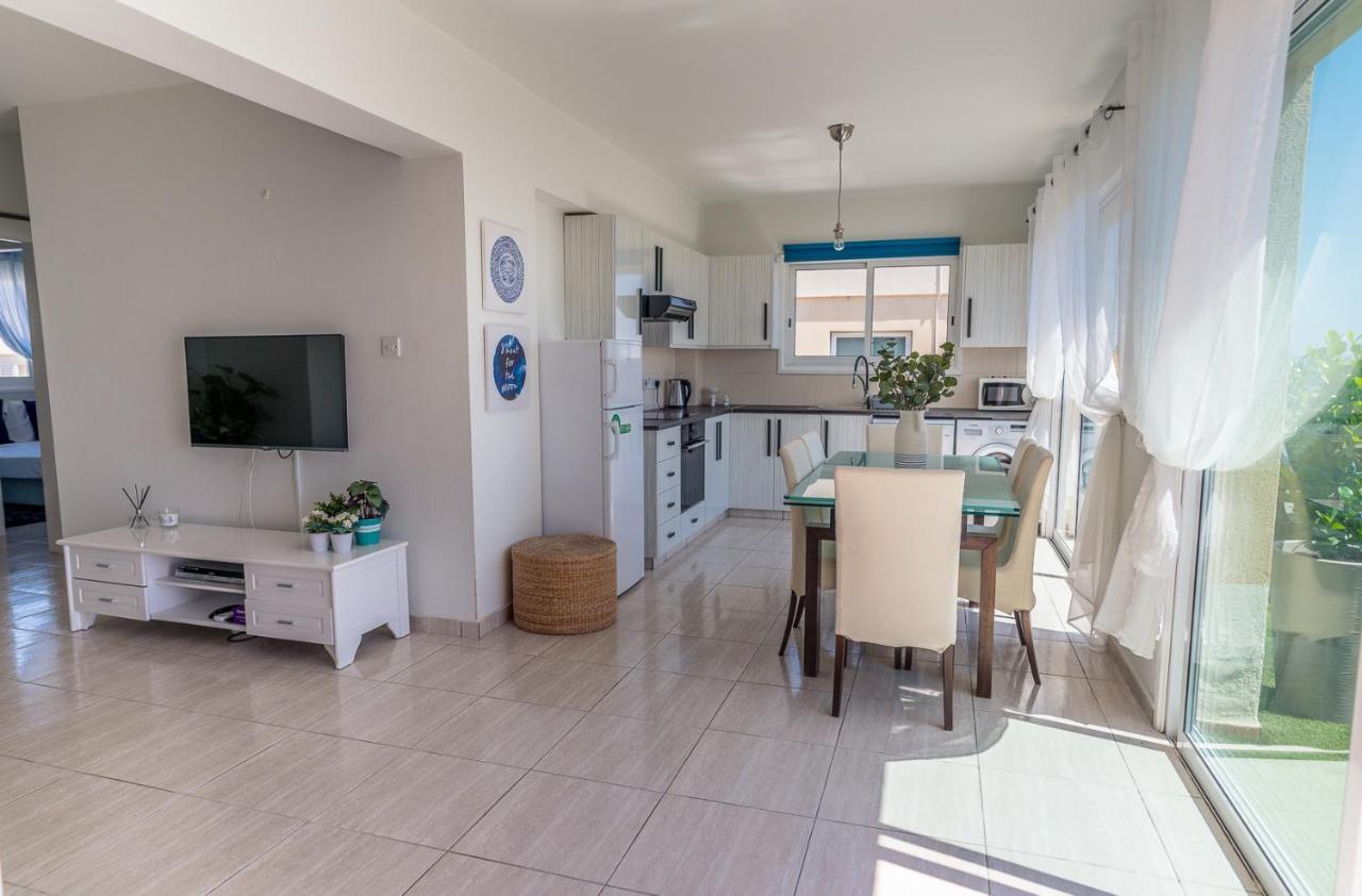 Makenzy Seaview Penthouse Apartman Lárnaka Kültér fotó